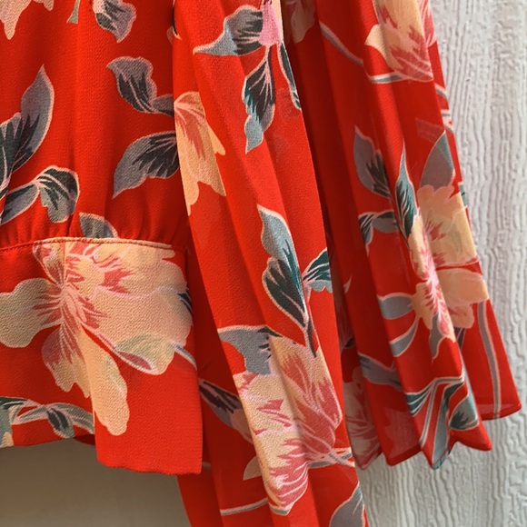 Pleated sleeve floral wrap top - Picture 4 of 7